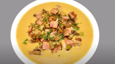 Hrachová kaše se slaninou a žampiony