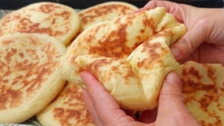 Arabský pita chléb z kynutého těsta