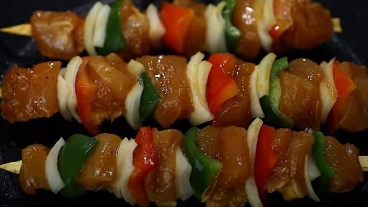 Marinované kuřecí špízy se zeleninou