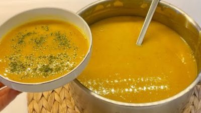 Rychlá polévka z červené čočky s kurkumou