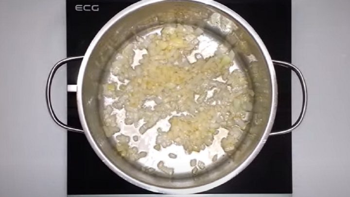 Dýňové zelí s cibulí a kořením