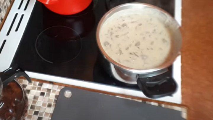 Poctivá houbová omáčka s mlékem