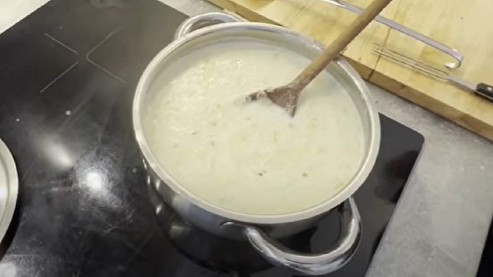 Zelná polévka se smetanou a brambory