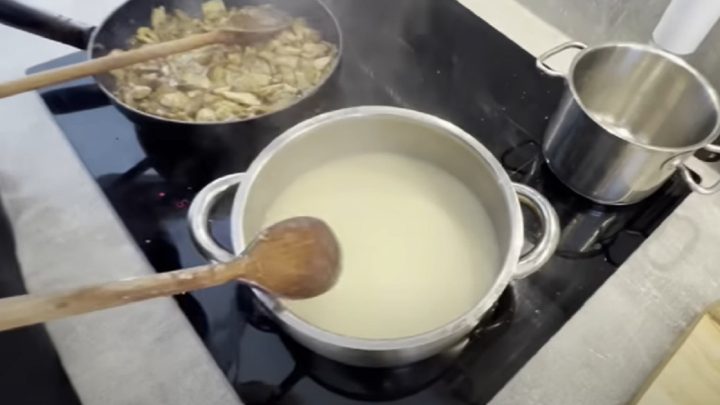 Omáčka z čerstvých hub se smetanou