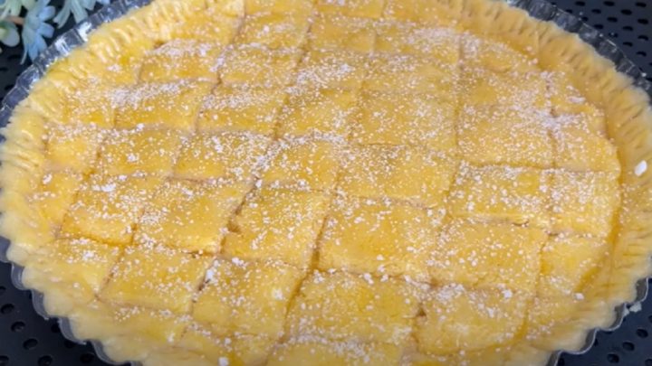 Jablečný koláč s cukrovou krustou