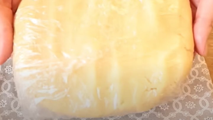 Jablečný koláč se zakysanou smetanou