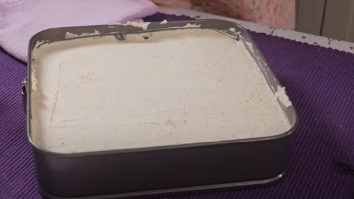 Šlehačkové kostky s piškotovým krémem