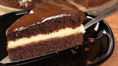 Dort s pudinkovým krémem a vanilkou