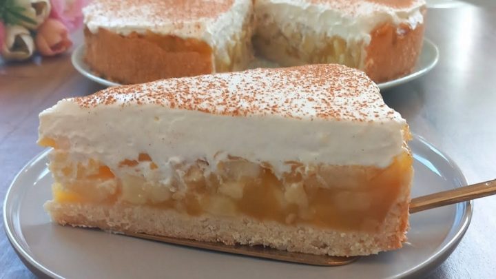 Jablečný koláč se zakysanou smetanou Jablečný koláč se zakysanou smetanou