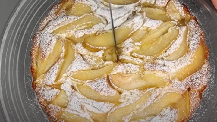 Jednoduchý hruškový koláč s vanilkou