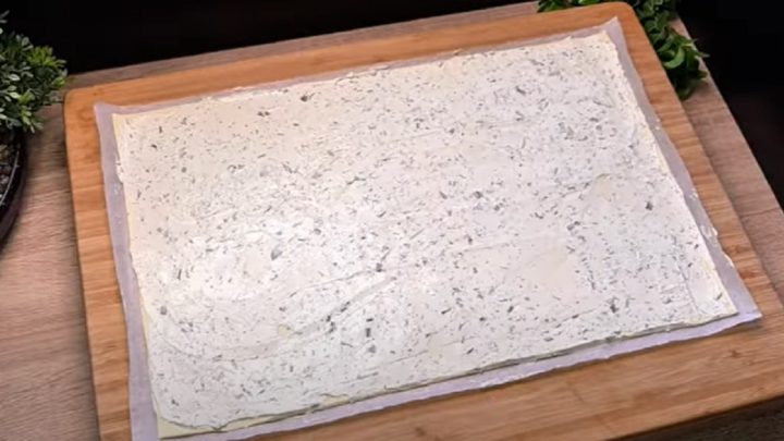 Párky v listovém těstě se sýrem