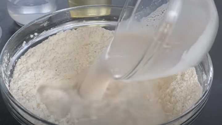 Trojúhelníčky se šunkou a sezamem