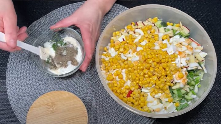 Salát z pekingského zelí s jablkem