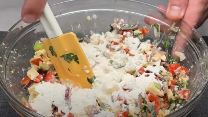 Rychlé zeleninové placičky s jogurtovým dipem