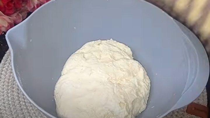 Arabský pita chléb z kynutého těsta