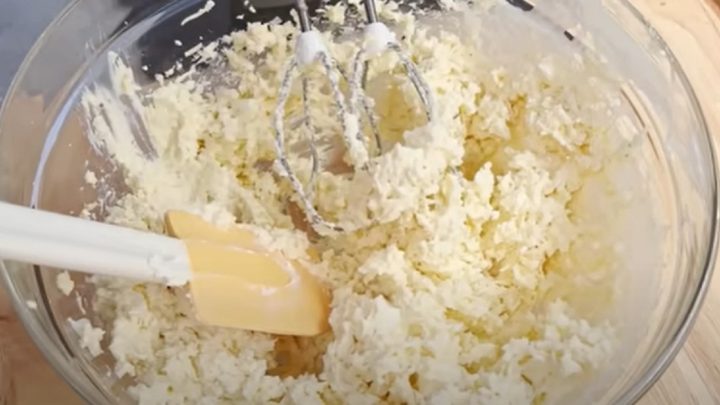 Vídeňská pomazánka s cibulí a křenem