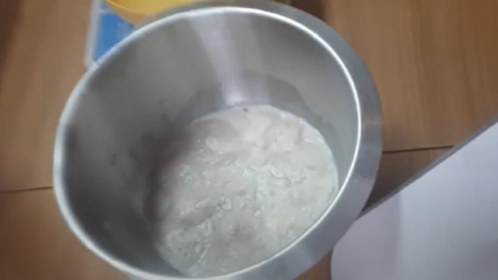 Škvarkové placky z kynutého těsta