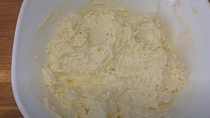 Slaná nepečená roláda s česnekem