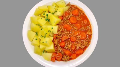 Mleté maso s mrkví, rajčaty a česnekem