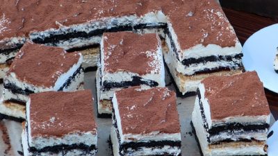 Nepečené likérové řezy se sušenkami