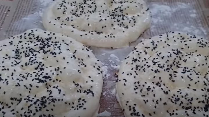 Turecký chléb z kynutého těsta