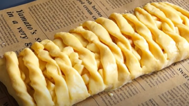 Tvarohový závin s jablky a skořicí