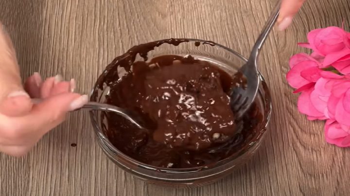 Nepečené čokoládové kostky s ořechy