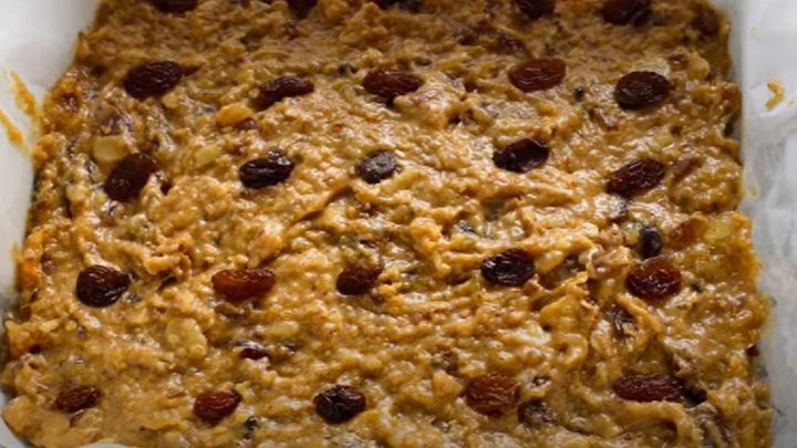 Koláč s kandovaným ovocem a kokosem