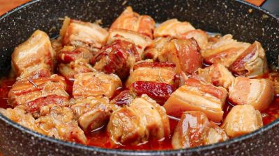 Bůček na pivu a cibuli s rozmarýnem