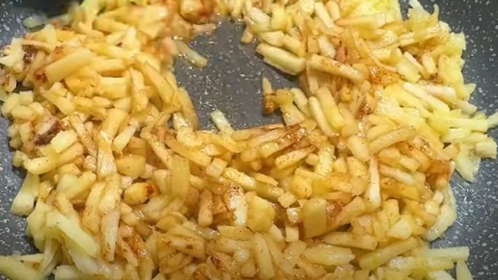 Šátečky s jablečnou náplní a oříšky