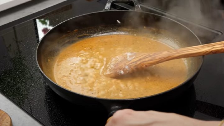 Kuře s paprikovou omáčkou a petrželkou