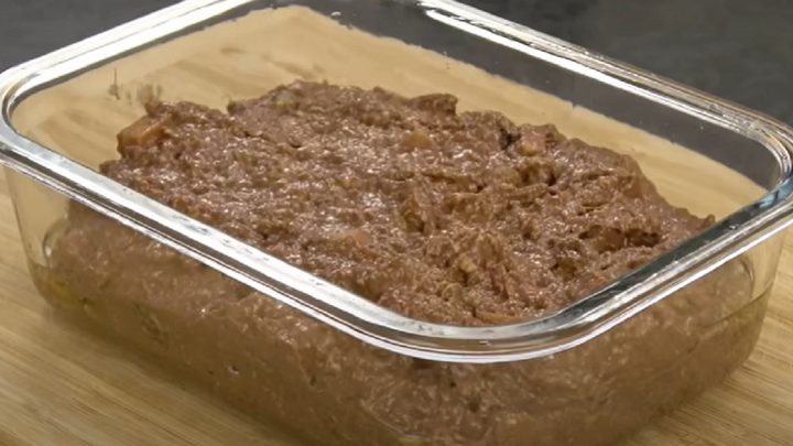 Koláč bez mouky a cukru s ořechy