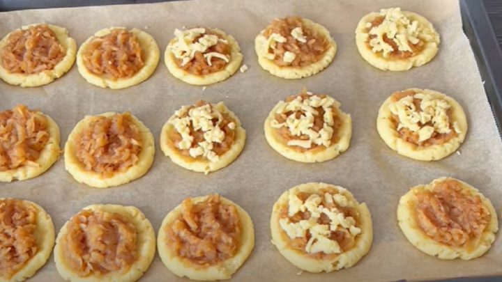 Rychlé koláčky s jablečnou náplní