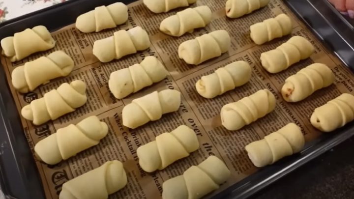 Rohlíčky s povidlovou náplní a kokosem