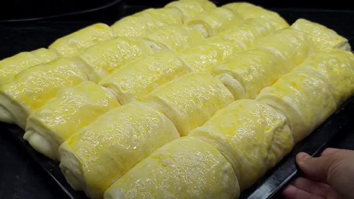 Nadýchané máslové buchty se sýrem