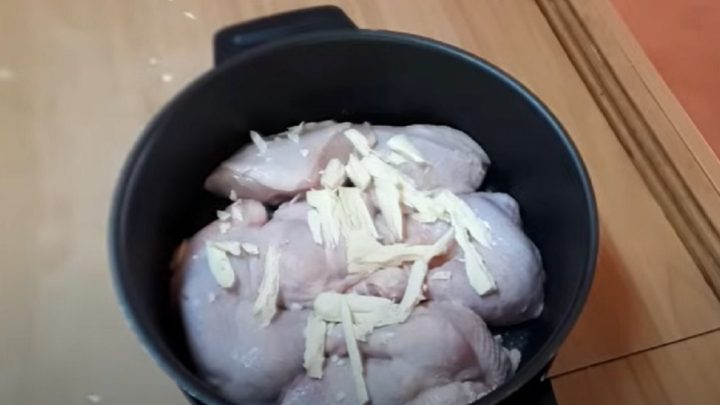 Pikantní kanadské kuře z remosky