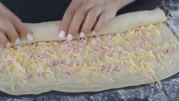 Trojúhelníčky se šunkou a sezamem