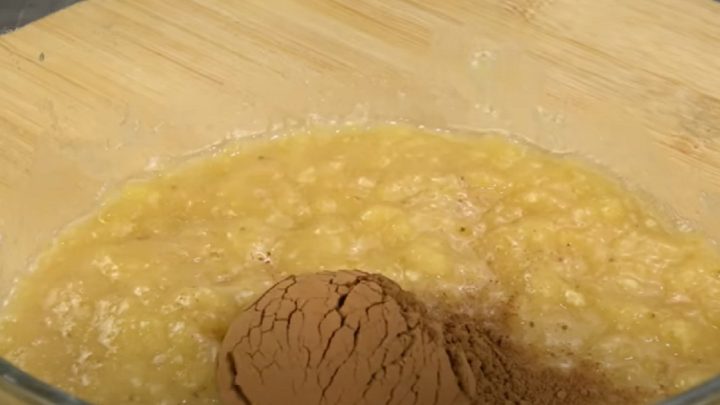 Koláč bez mouky a cukru s ořechy