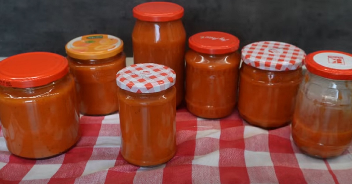 Domácí rajčatová passata s bazalkou