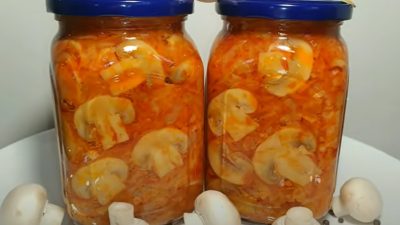Nakládané zelí s houbami a mrkví