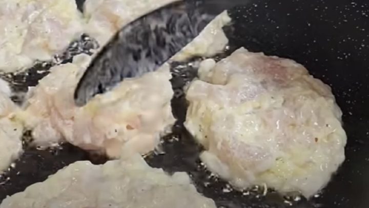 Smažené kuřecí placičky se sýrem