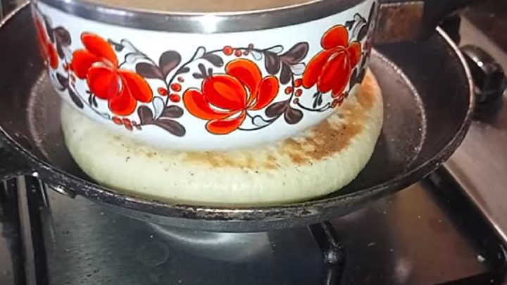 Arabský pita chléb z kynutého těsta