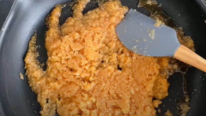 Koláč s kandovaným ovocem a kokosem