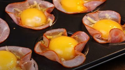 Vajíčkové muffiny se šunkou a sýrem