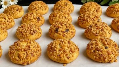 Sušenky s arašídy a kousky čokolády