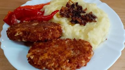 Klatovský řízek se salámem a sýrem