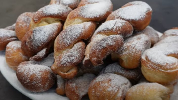 Kynutý pletenec z koblihového těsta