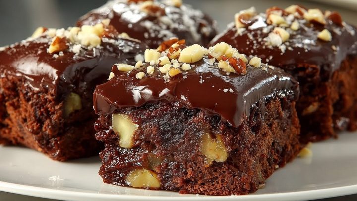 Koláč bez mouky a cukru s ořechy