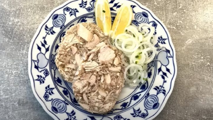 Kuřecí maso po tatransku s vepřovou kůží Kuřecí maso po tatransku s vepřovou kůží