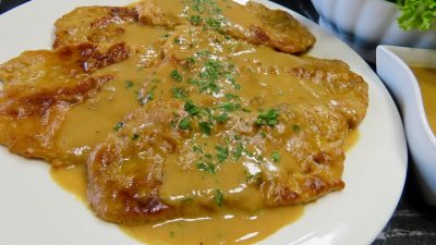 Vepřové plátky v cibulové omáčce